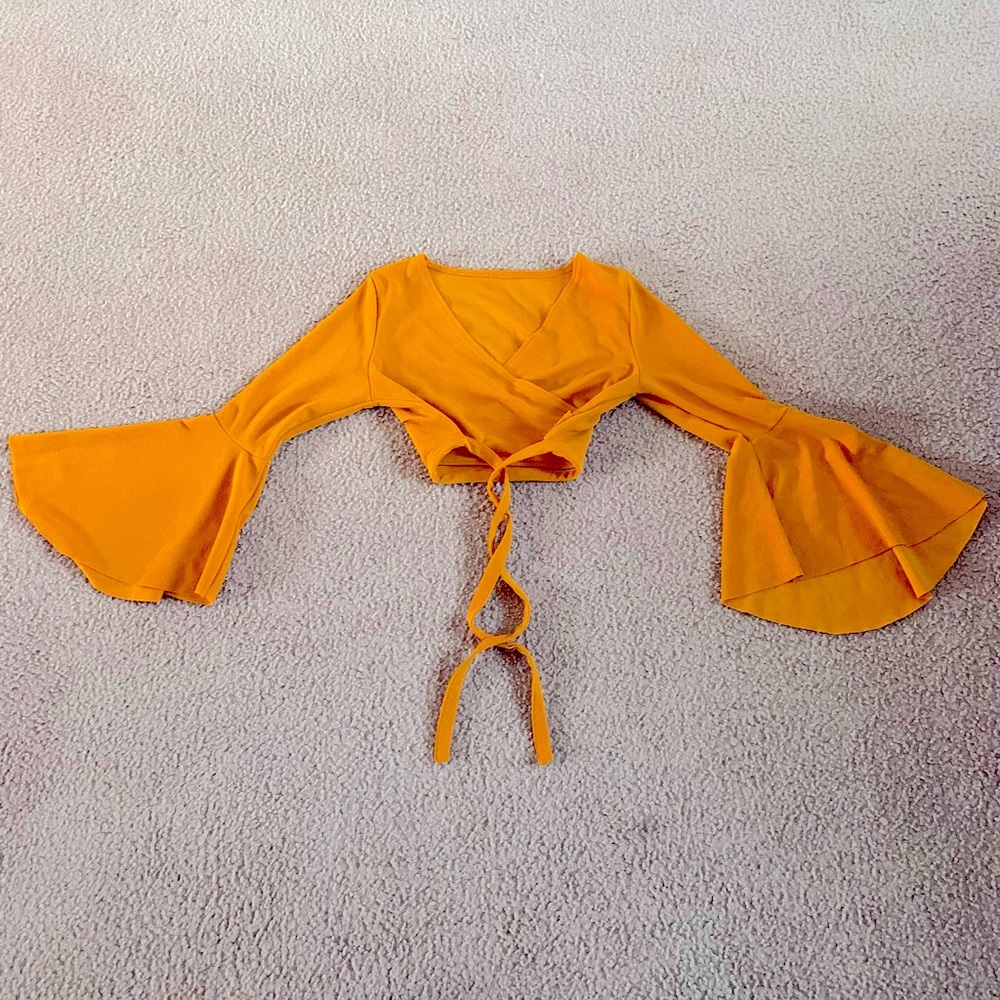 Flounce long-sleeve with drawstring